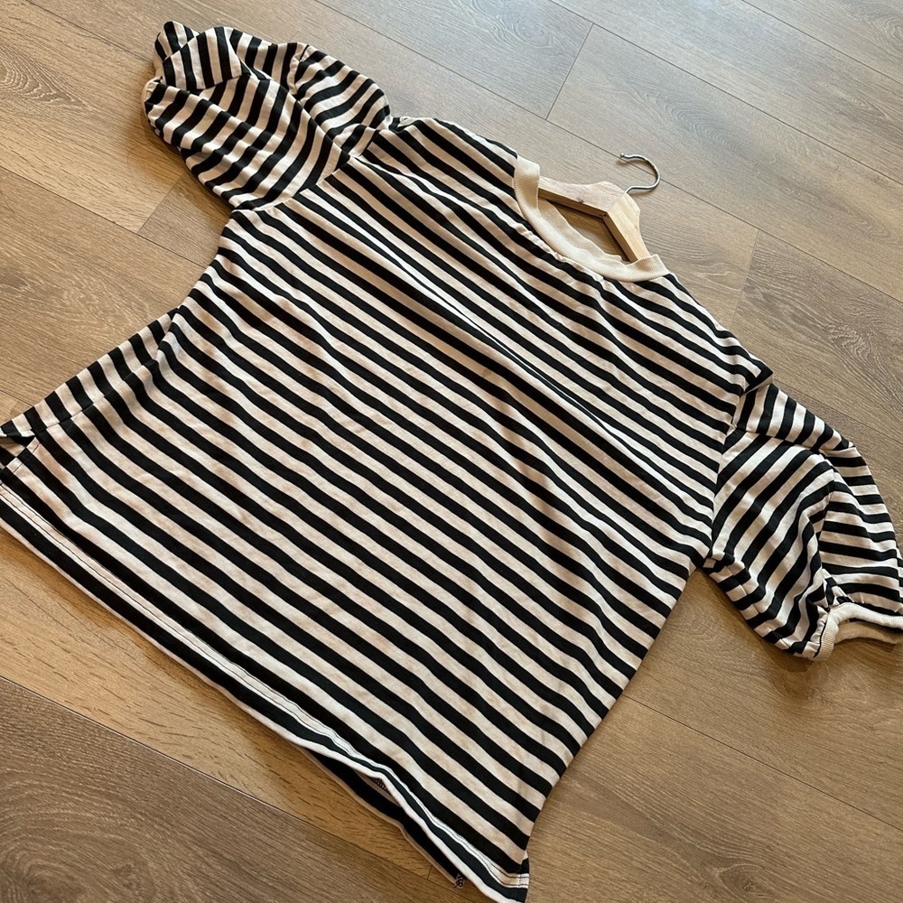 NIKO AND… WOMENS BLACK WHITE STRIPE SHORT SLEEVE LOOSE FIT TOP SIZE L